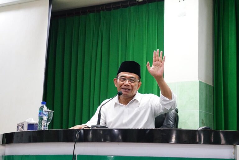 Menko PMK Dorong Santri Pandai Ilmu Agama dan Mampu Pecahkan Masalah di Tengah Masyarakat