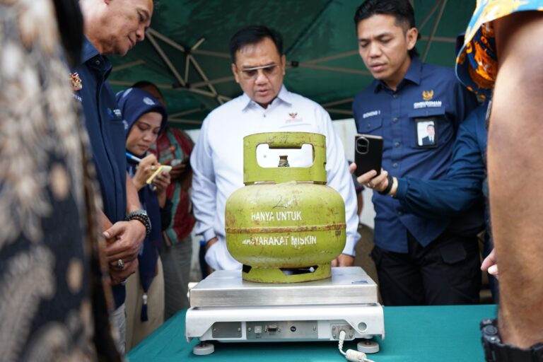 Pimpinan Ombudsman Bersama Pertamina Patra Niaga Kunjungi SPBE dan Pangkalan LPG 3 Kg di DIY