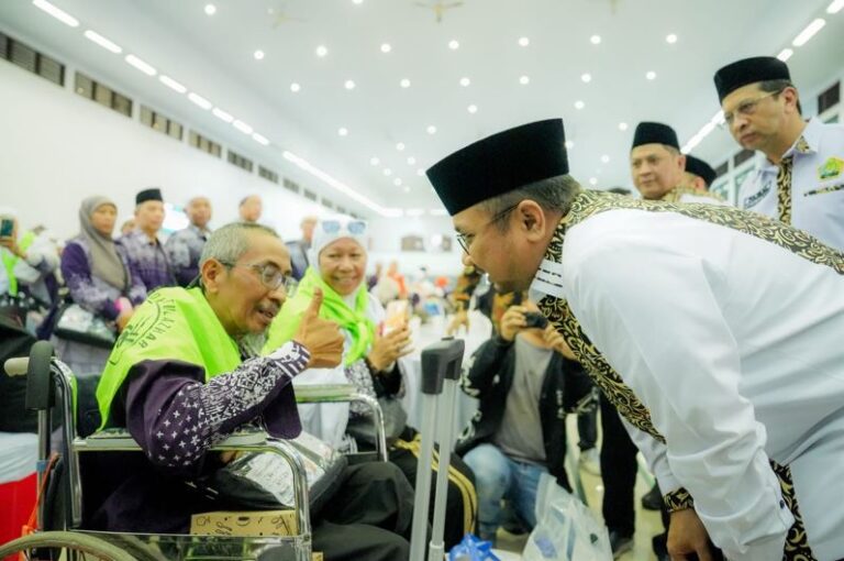 Sambut Kedatangan Jemaah, Menag Minta Maaf dan Mendoakan Kemabruran