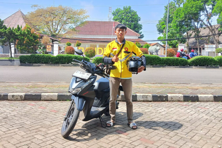 Tren Mahasiswa Bekerja Part-Time Sebagai Driver Ojek Online, Belajar Sambil Kerja