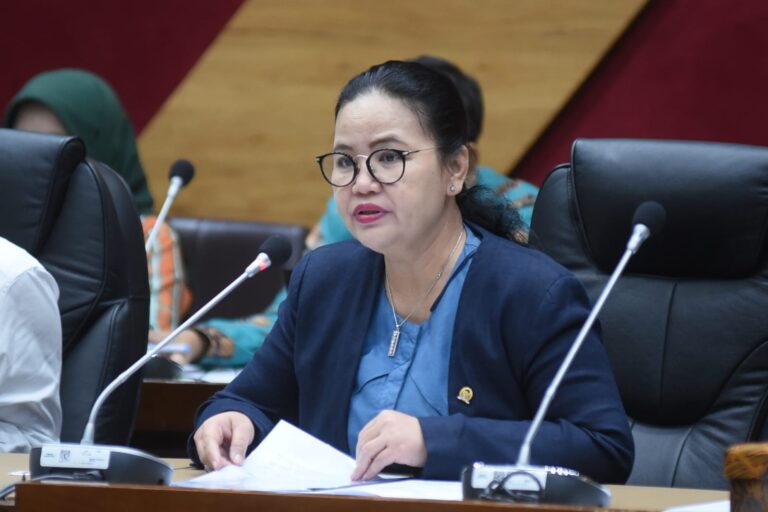 OPM Bakar Gedung SMP, DPR Desak Pemerintah Segera Buka Sekolah Darurat