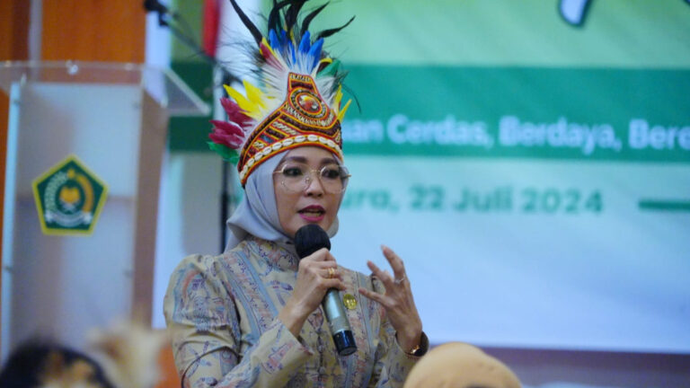 Kunjungi Kemenag Papua, Eny Yaqut Beri Pembinaan untuk Dharma Wanita