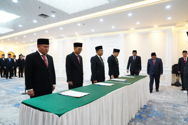 Gus Men Lantik Pejabat Eselon II dan 2 Kepala Kanwil Kemenag