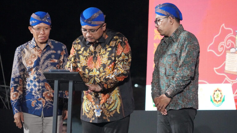 Menag Resmikan STAHN Jawa Dwipa dan Rilis Kitab Hindu Ramah Disabilitas