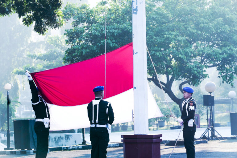 Gelar Upacara Bendera, Panglima TNI Peringatkan Ancaman Siber dan Judi Online