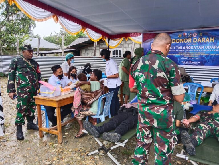 Babinsa Koramil 1710-02 Timika Ikuti Donor Darah Pada Peringatan Hari Bakti TNI AU Ke-77 Tahun 2024