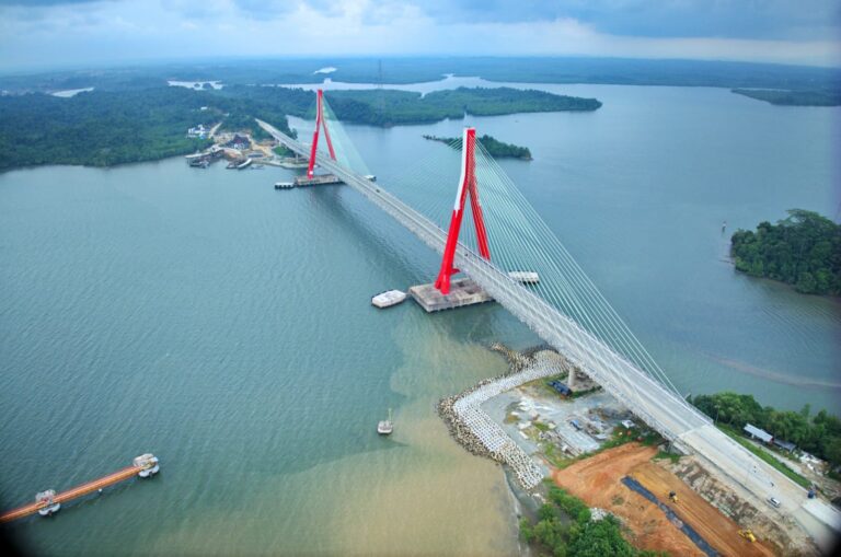 Jokowi resmikan Jembatan Pulau Balang untuk Dukung Konektivitas IKN