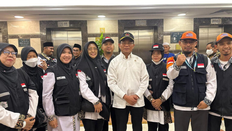 Tinjau Penginapan Jemaah di Madinah, Menko PMK Apresiasi Kerja Keras Petugas Haji