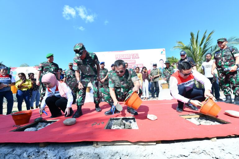 Pertamina dan TNI AD Salurkan Bantuan ke Warga Kupang