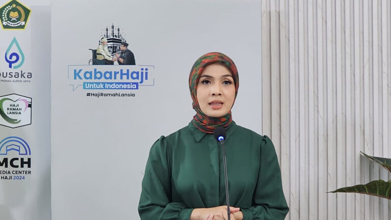 Selain Masjidil Haram, PPIH Fasilitasi Jemaah Sakit KKHI Ziarah ke Nabawi