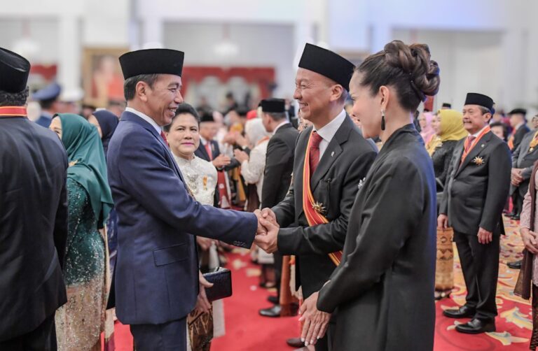 Menperin Terima Bintang Tanda Kehormatan dari Presiden