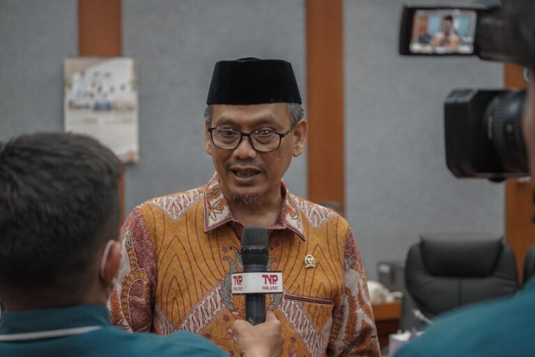 DPR Kecam Keras Terbitnya Aturan Penyediaan Alat Kontrasepsi Usia Sekolah