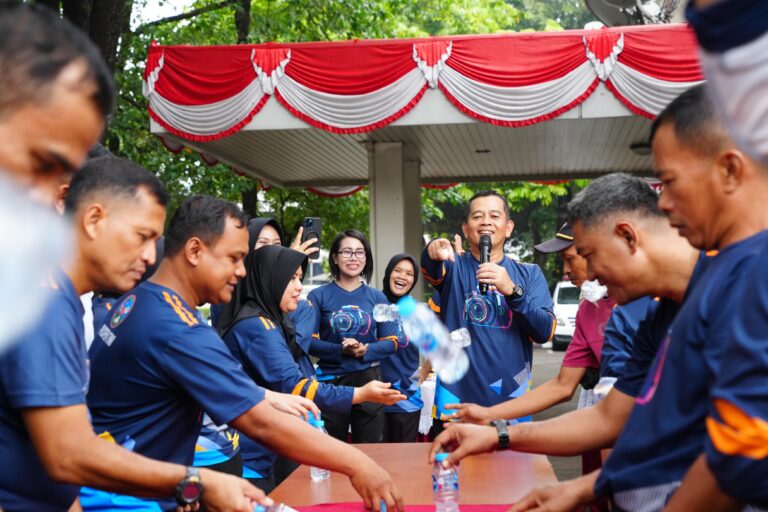 Kapuspen TNI Gelar Gerak Jalan Santai Bersama Personel Puspen TNI