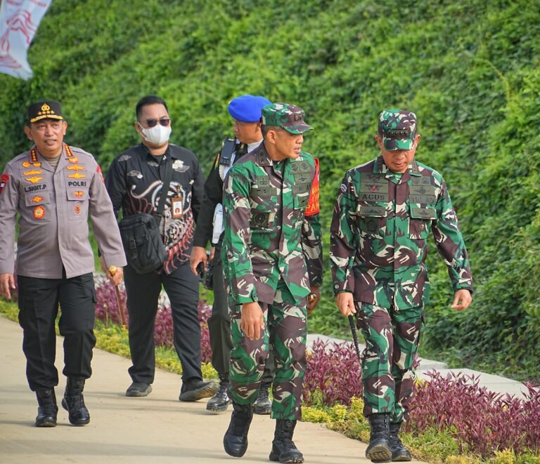 Panglima TNI Dampingi Presiden Tinjau Embung MBH dan Sumbu Kebangsaan di IKN