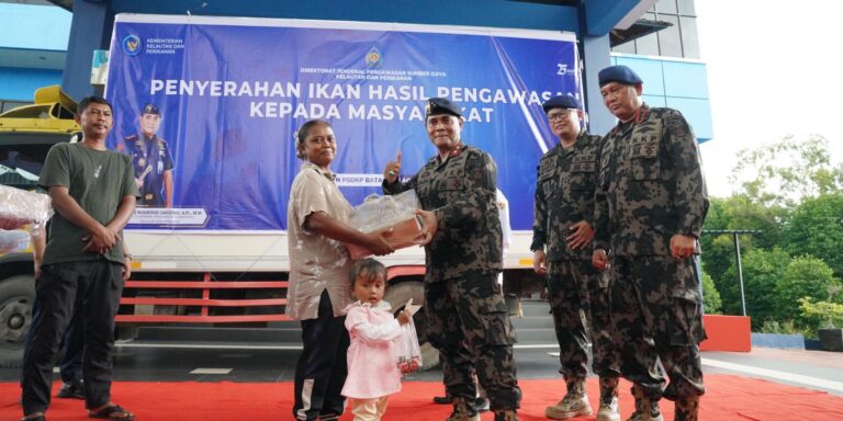KKP Bagikan Empat Ton Ikan ke Masyarakat di Batam