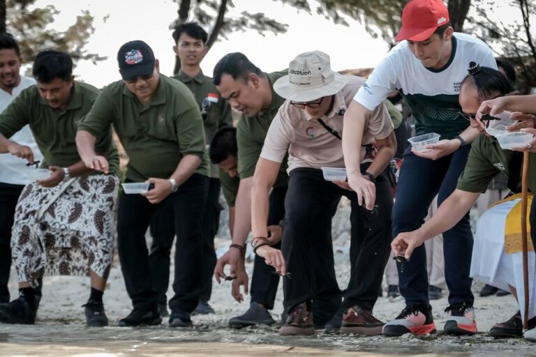 Menparekraf Lakukan Transplantasi Terumbu Karang di Kepulauan Seribu Wujud Praktik Pariwisata Berkelanjutan