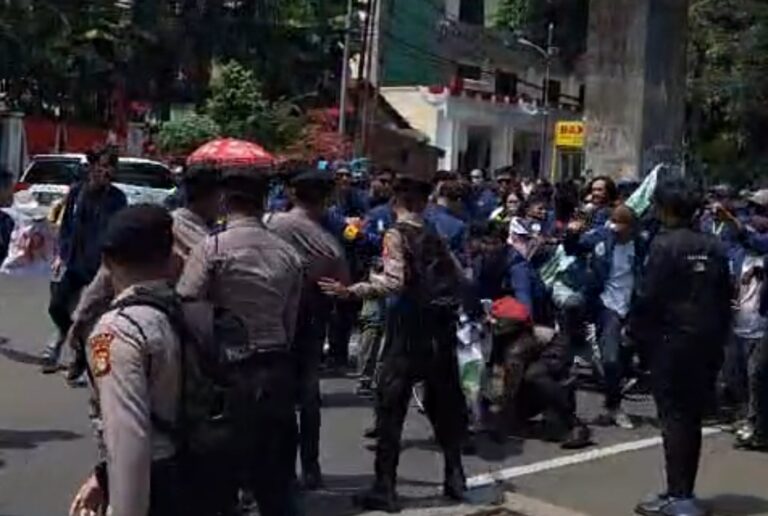 IPW Kecam Kekerasan Aparat pada Aksi Kawal Putusan MK