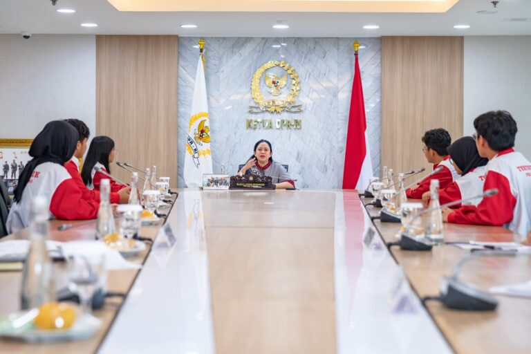 Bertemu Puan, Peserta Parlemen Remaja 2023 Bagikan Pengalaman Sulitnya Jadi ‘Anggota DPR’