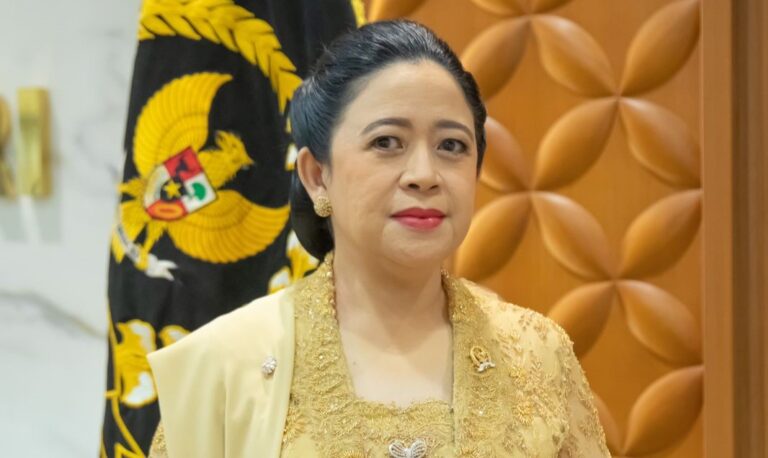 Pimpin Sidang Bersama DPR-DPD, Puan Pakai Kebaya Emas Buatan Didiet Maulana