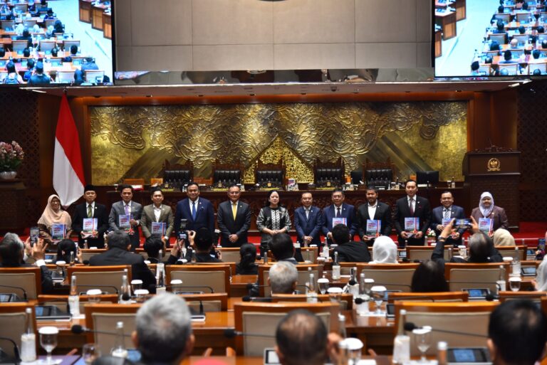 Laporkan Kinerja Setahun Dewan, DPR Nyatakan Selalu Terbuka Atas Kritik