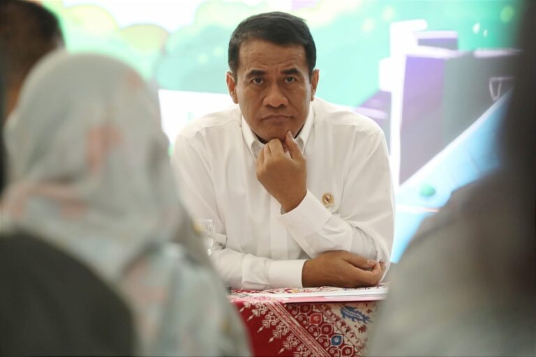 Amran Perintahkan Irjen Laporkan Calo Pengadaan Barang di Lingkup Kementan
