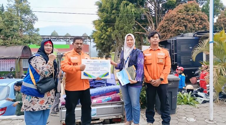 Jasa Marga Salurkan Bantuan untuk Korban Gempa Bumi di Kabupaten Bandung dan Garut