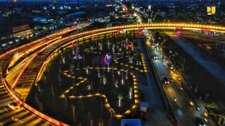 Jokowi Resmikan Tiga Infrastruktur Konektivitas di Jatim, Tingkatkan Mobilitas Orang dan Barang