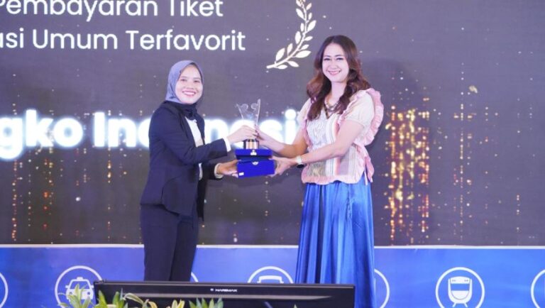 JakLingko Indonesia Raih Penghargaan Aplikasi Pembayaran Tiket Transportasi Umum Terfavorit