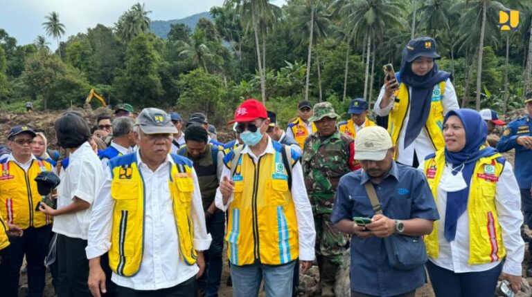Tinjau Pasca Banjir di Ternate, Menteri Basuki: PUPR Akan Bangun 20 Sabo Dam