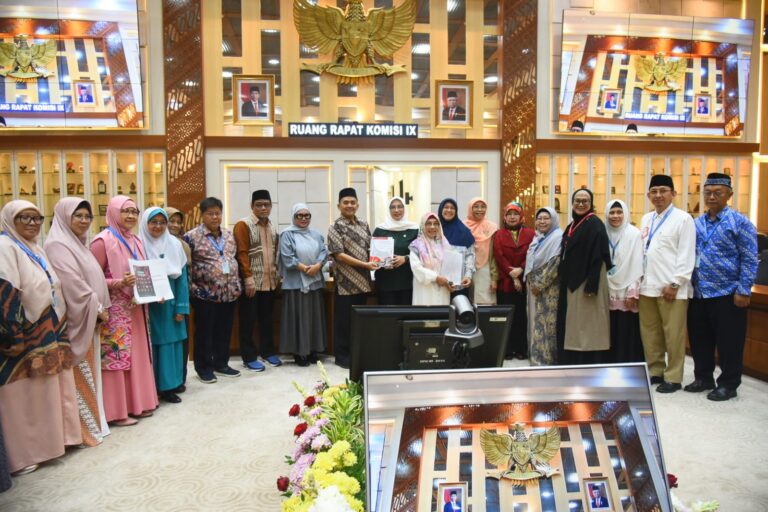 DPR Minta Pemerintah Revisi PP Atur Alat Kontrasepsi Usia Sekolah