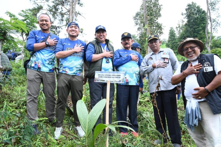 Pertamina Hijaukan Kembali Desa Besakih, Penanaman 200 Pohon di Kaki Gunung Agung Bali
