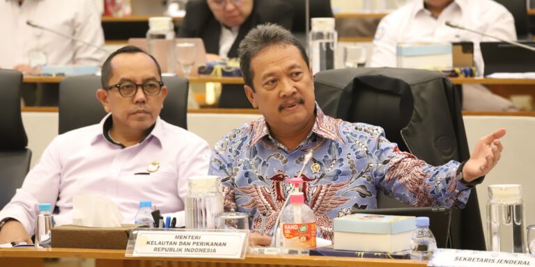 Menteri KKP Paparkan Program Ketahanan Pangan 2025 di DPR