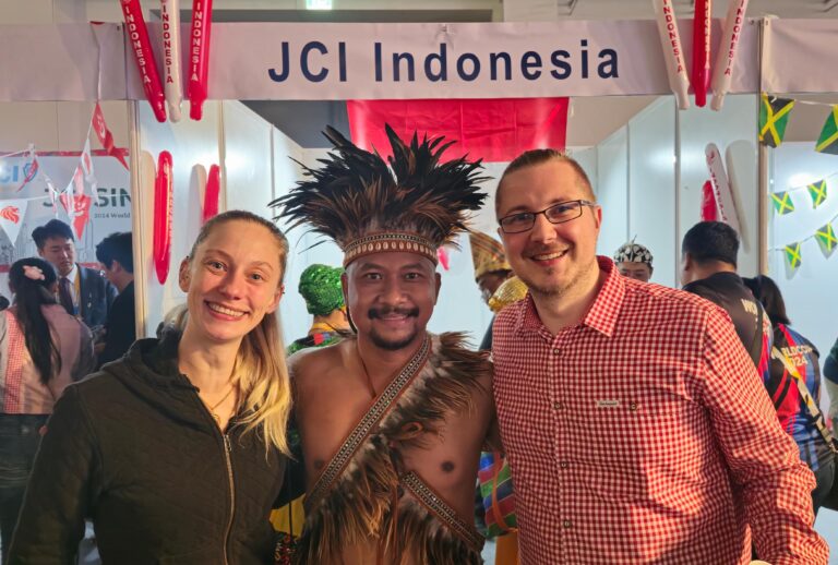 Adit Setiawan Kenalkan Adat Papua di Acara Kongres Pemuda Dunia 2024 Taipei
