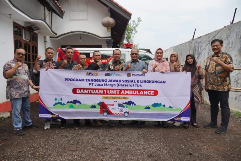 Jasa Marga Serahkan Satu Unit Ambulans ke Rumah Yayasan Panji Merah Jatinegara
