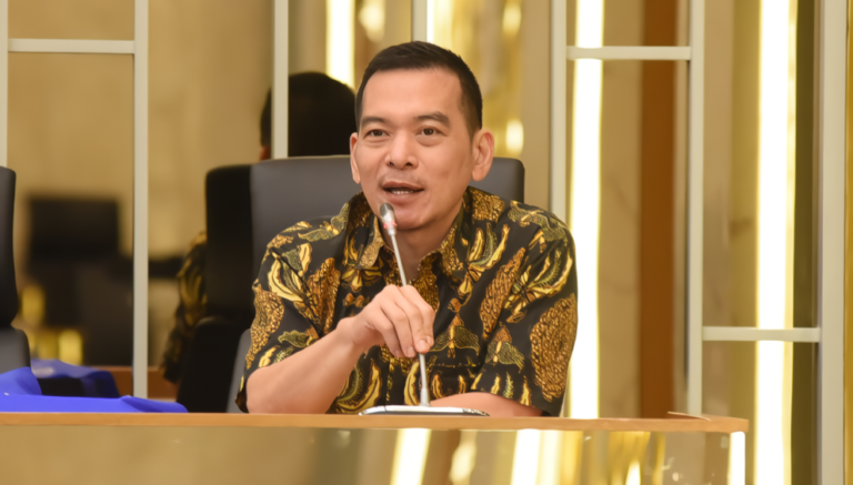 DPR Minta TKA Ber-Visa Turis Ditindak Tegas: Kasihan, UKM Lokal Hancur!