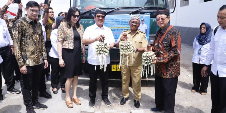 Menteri KKP Lepas Ekspor Tiga Kontainer Tuna Kaleng dari Banyuwangi Menuju Kanada