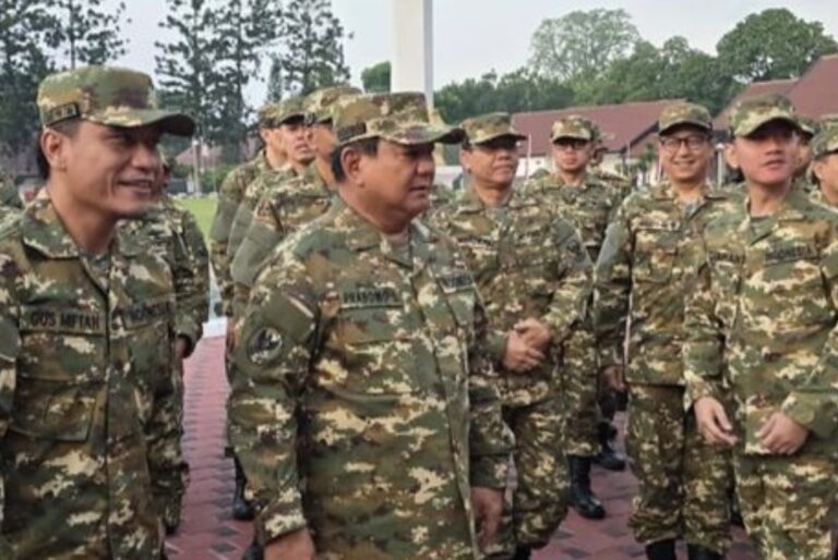 Prabowo Latih Para Menteri Baris Berbaris untuk Samakan Gerak Langkah Pemerintah