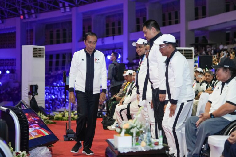 Menpora Dampingi Jokowi Membuka Peparnas XVII Solo 2024