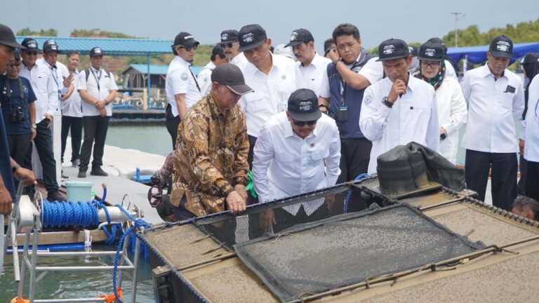 Trenggono Resmikan Modeling Budidaya Lobster di Batam