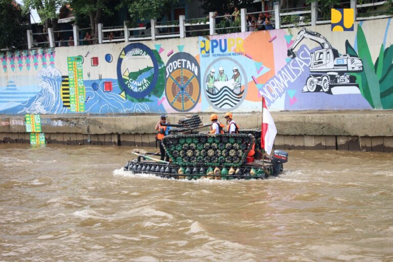 Kementerian PU Ajak Warga Tingkatkan Kepedulian pada Sungai Ciliwung