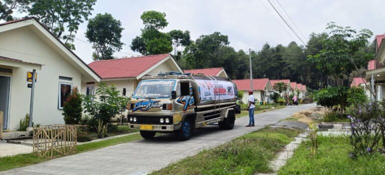JRK Terjunkan Air Bersih ke Huntab, Masyarakat Apresiasi Kepedulian Khofifah