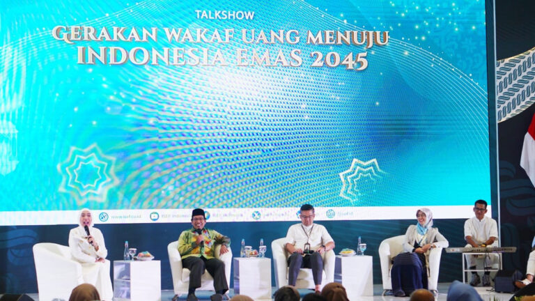Giwang Emas 2045, Pemerintah Luncurkan Gerakan Wakaf Uang
