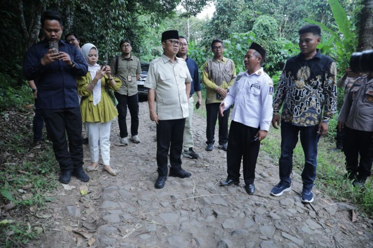 Menteri Yandri Kaget Lihat Jalan Kabupaten Serang Rusak Parah, Respon Menteri PU Cepat