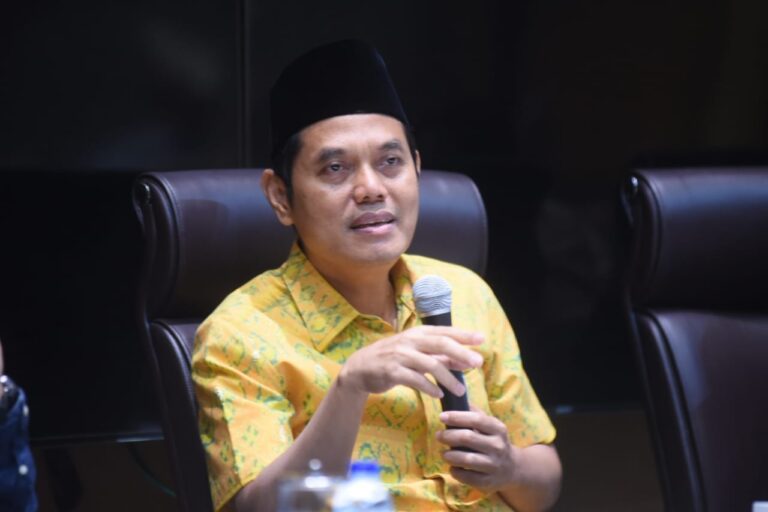 Tanggapi Usulan KPU dan Bawaslu Jadi Ad Hoc, DPR: Evaluasi Harus