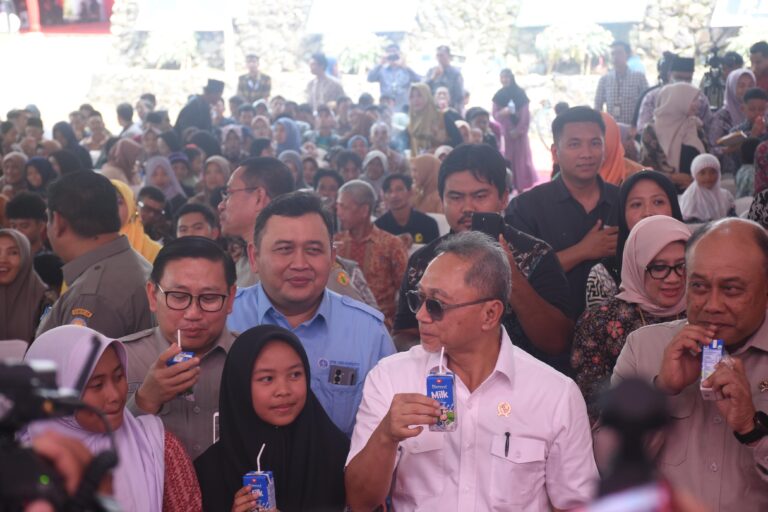 Menko Pangan Resmikan Kandang Sapi Perah di Pasuruan