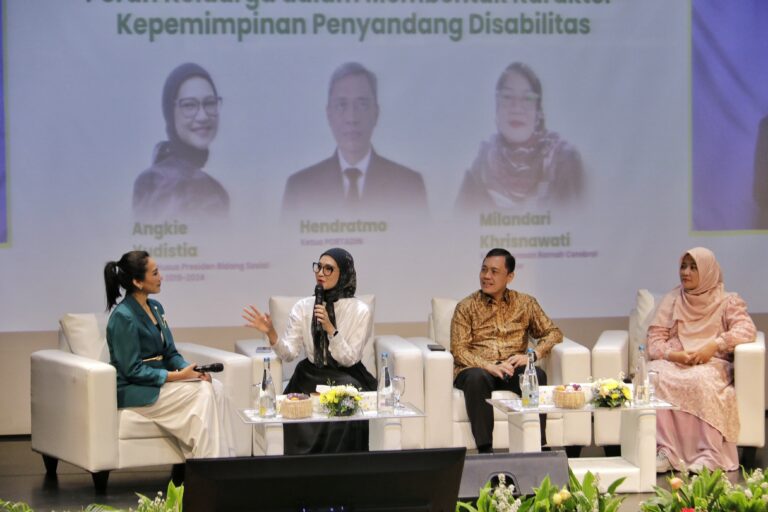 Kisah Inspiratif Angkie Yudistia Aktivis Disabilitas Mantan Stafsus Presiden