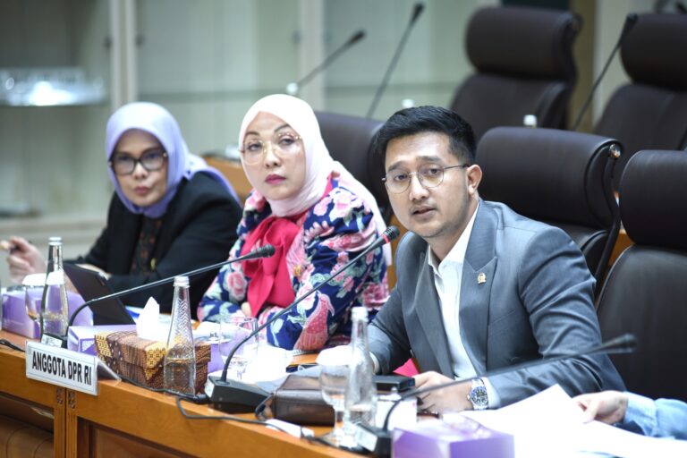DPR: TVRI, RRI, dan Antara Harus Jemput Bola dan Lebih Relevan dengan Publik DPR: TVRI, RRI, dan Antara Harus Jemput Bola dan Lebih Relevan dengan Publik