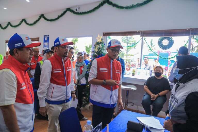 Jelang Libur Nataru, Wamen BUMN dan Direksi Pertamina Tinjau Layanan SPBU dan Serambi MyPertamina