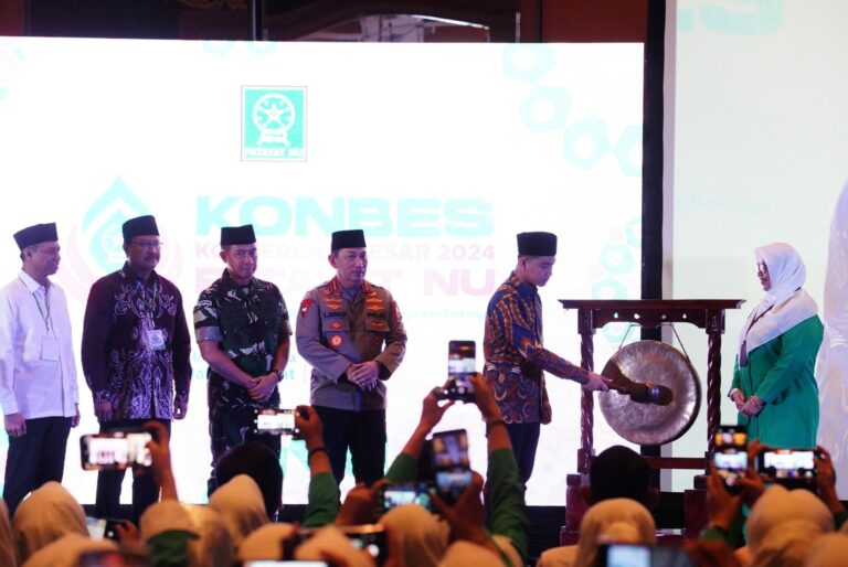 Panglima TNI Dampingi Wapres RI Buka Konferensi Besar Fatayat NU 2024
