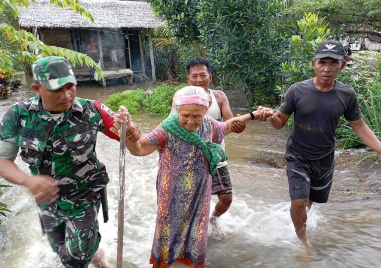 Jajaran Kodam XIV/Hasanuddin di Sulsel Berikan Bantuan Pada Korban Banjir